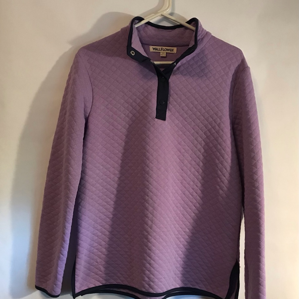 Women’s size medium long sleeve top
